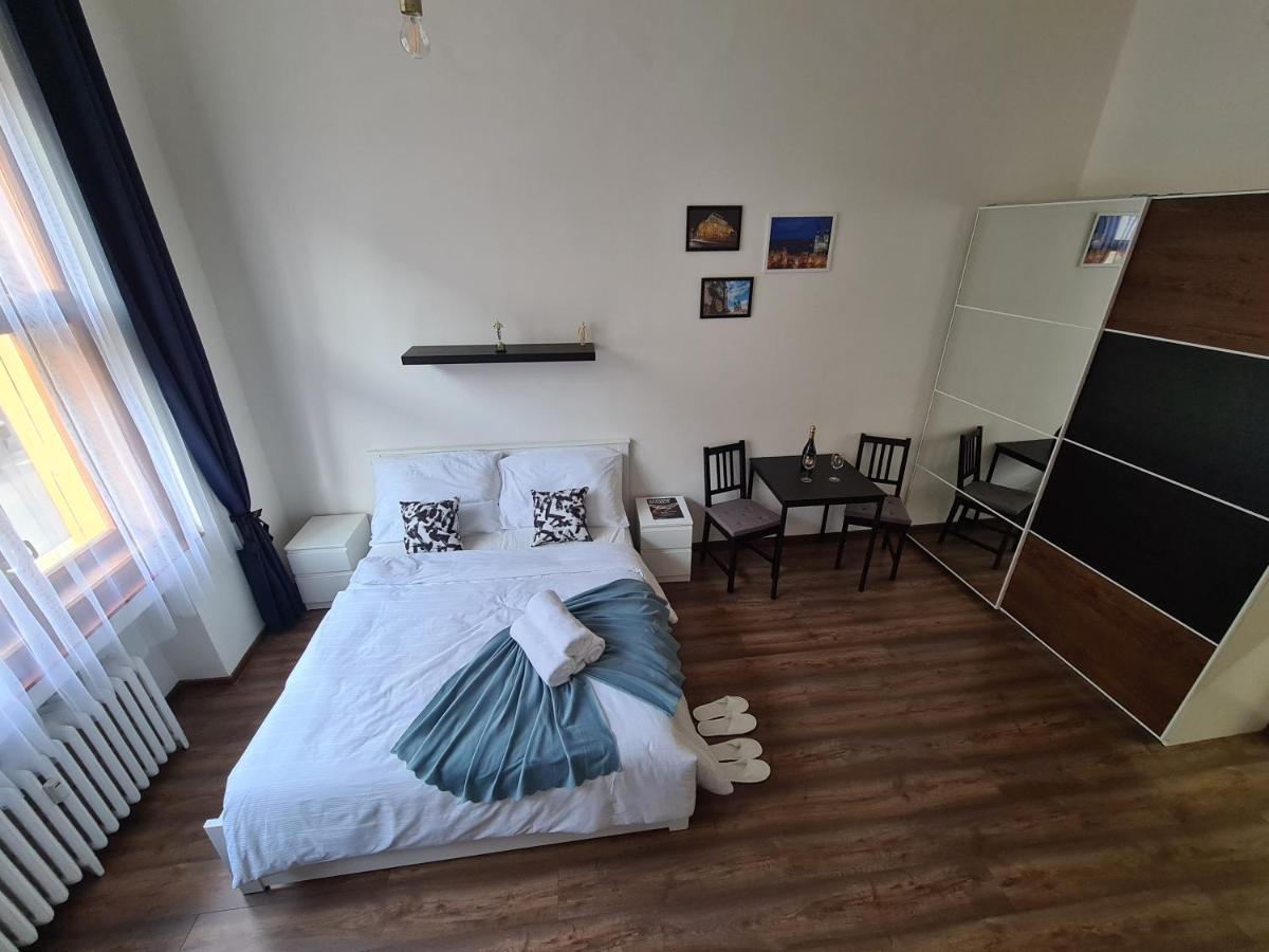 Ferienwohnung Svetly Prostorny Byt V Karline Prag Exterior foto
