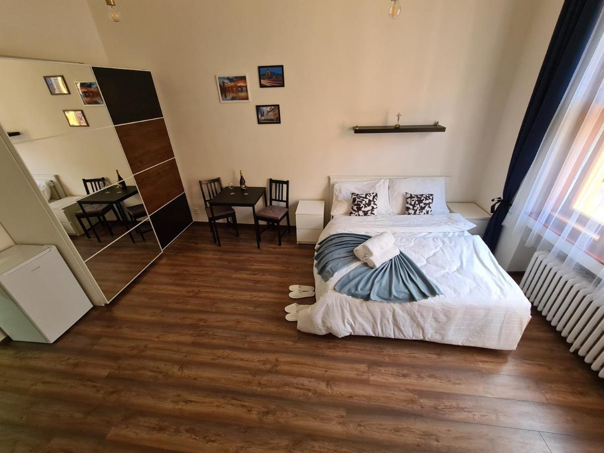 Ferienwohnung Svetly Prostorny Byt V Karline Prag Exterior foto